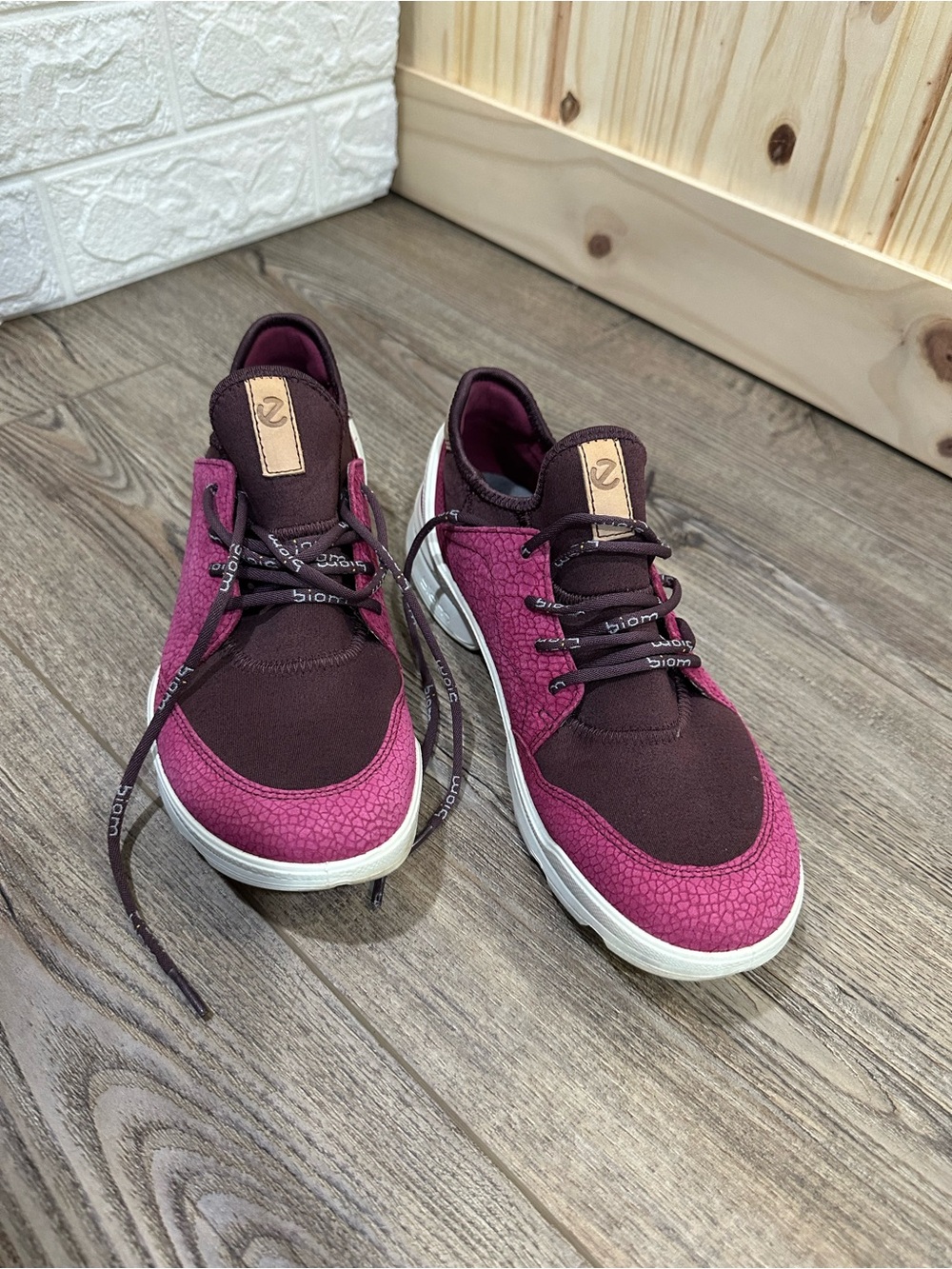 Ecco Women's Pink and Burgundy Athletic Sneakers